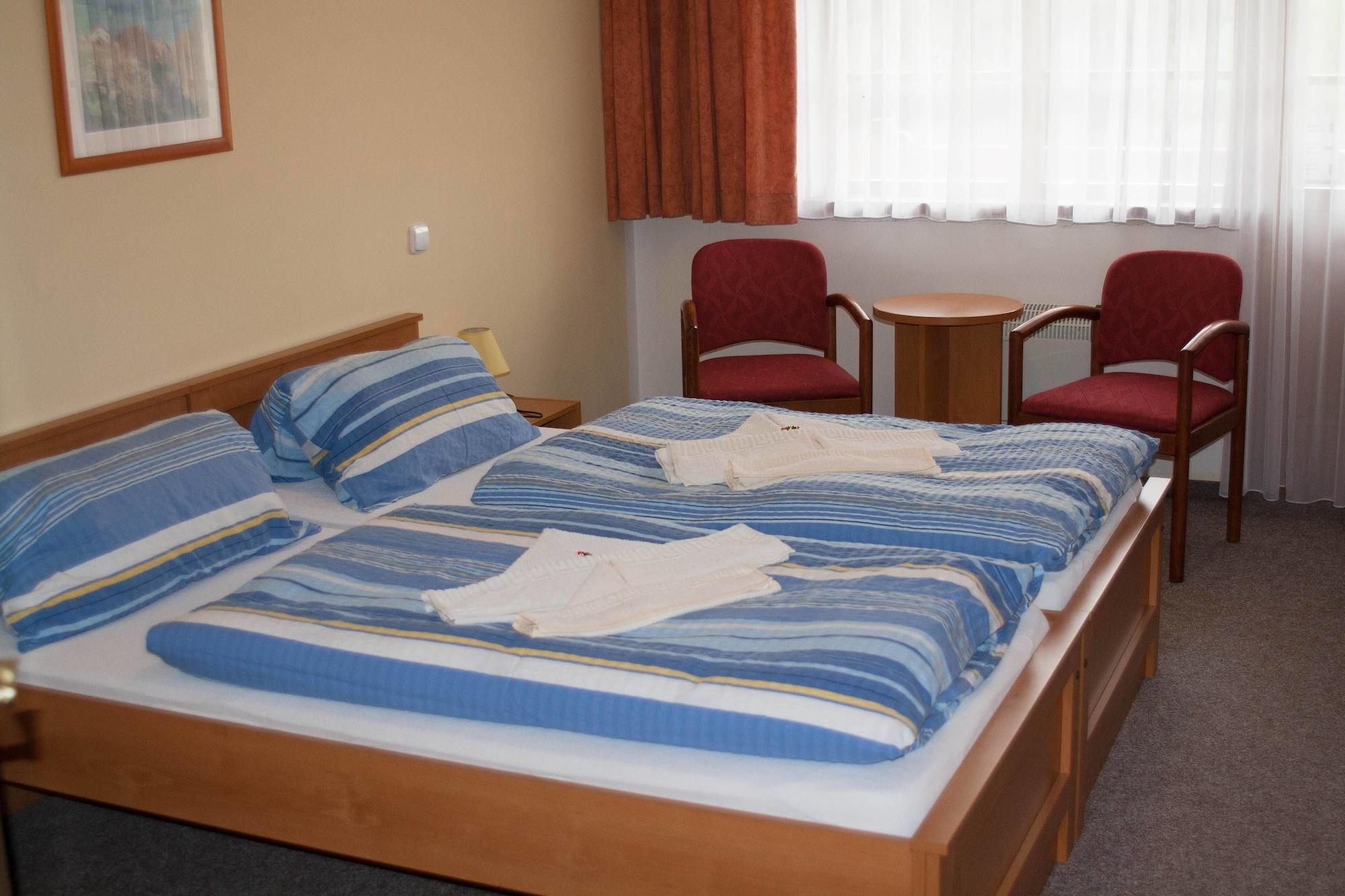 Hotel Resort Stein Cheb Esterno foto
