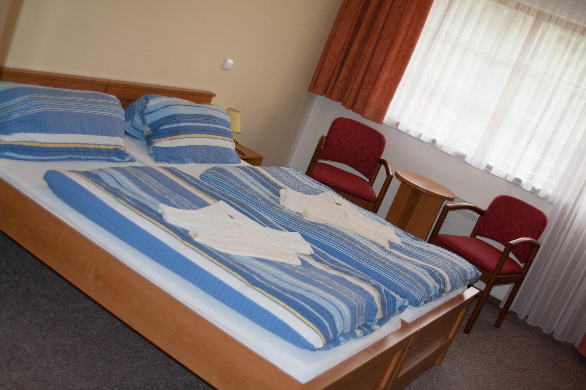 Hotel Resort Stein Cheb Esterno foto