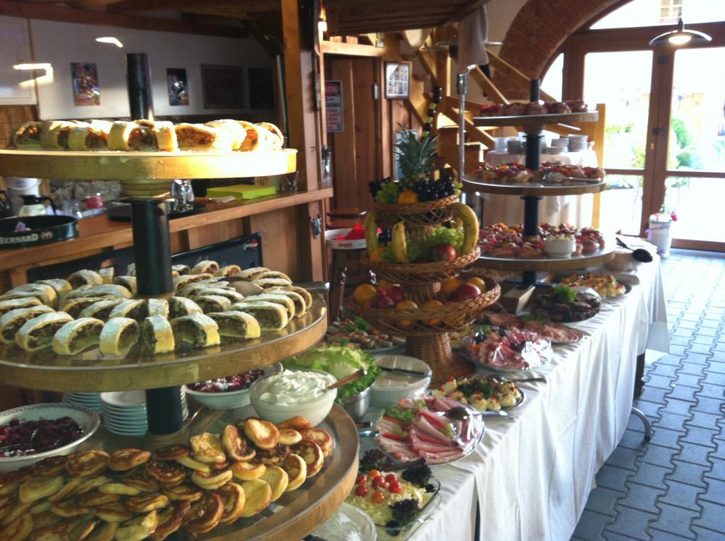 Hotel Resort Stein Cheb Esterno foto