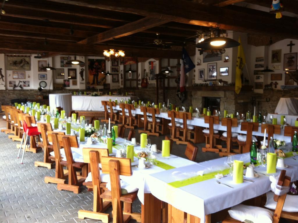 Hotel Resort Stein Cheb Esterno foto