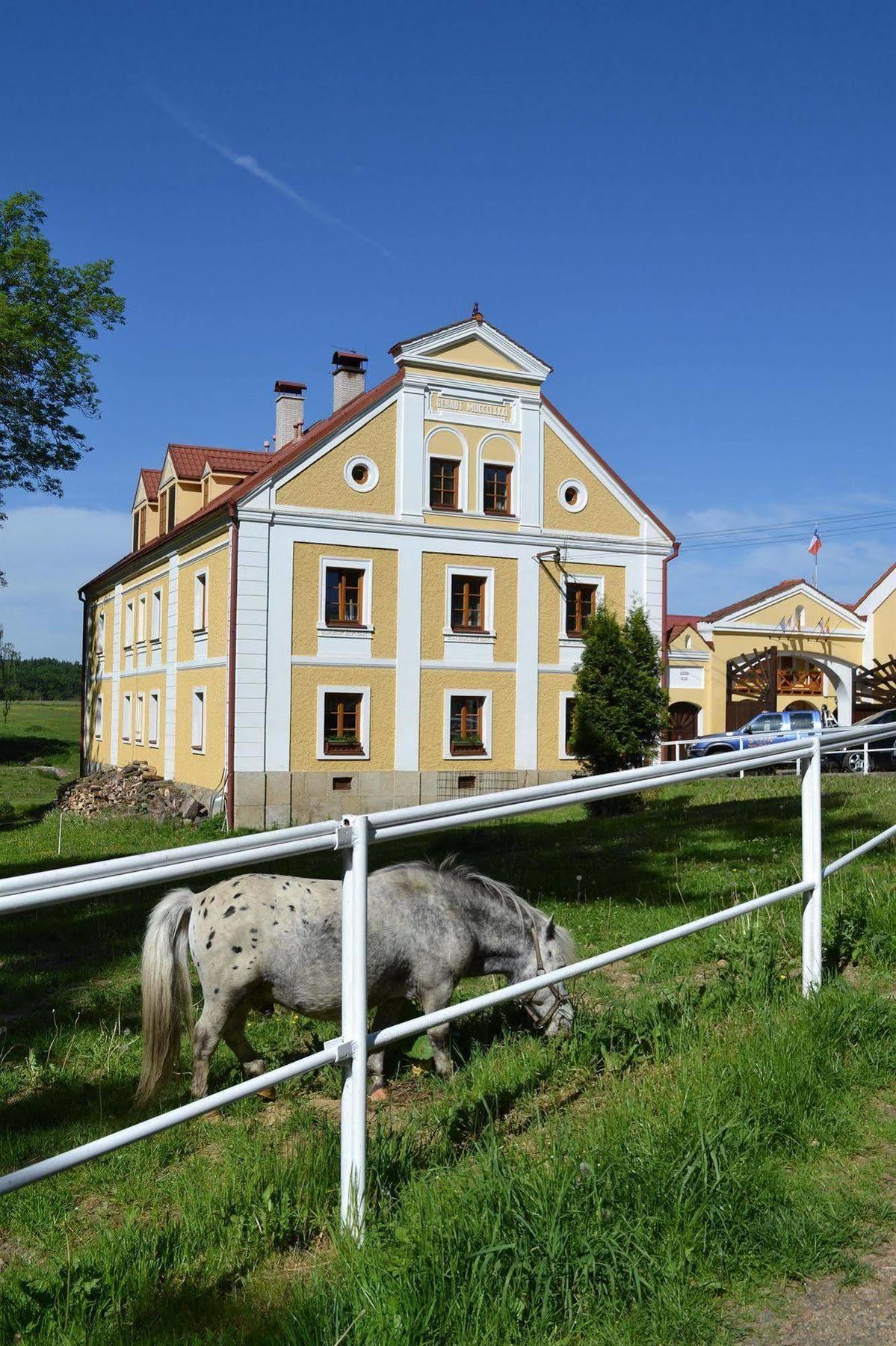 Hotel Resort Stein Cheb Esterno foto