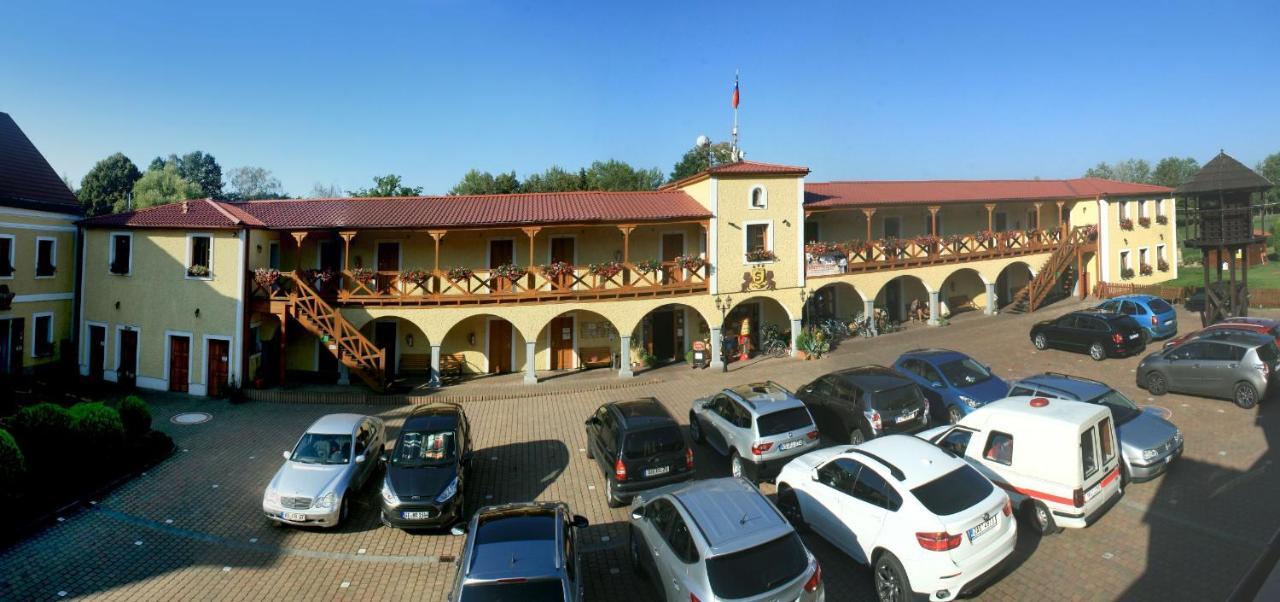 Hotel Resort Stein Cheb Esterno foto